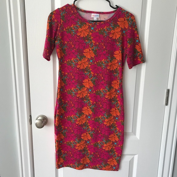 LuLaRoe Dresses & Skirts - Lularoe Julia dress xs